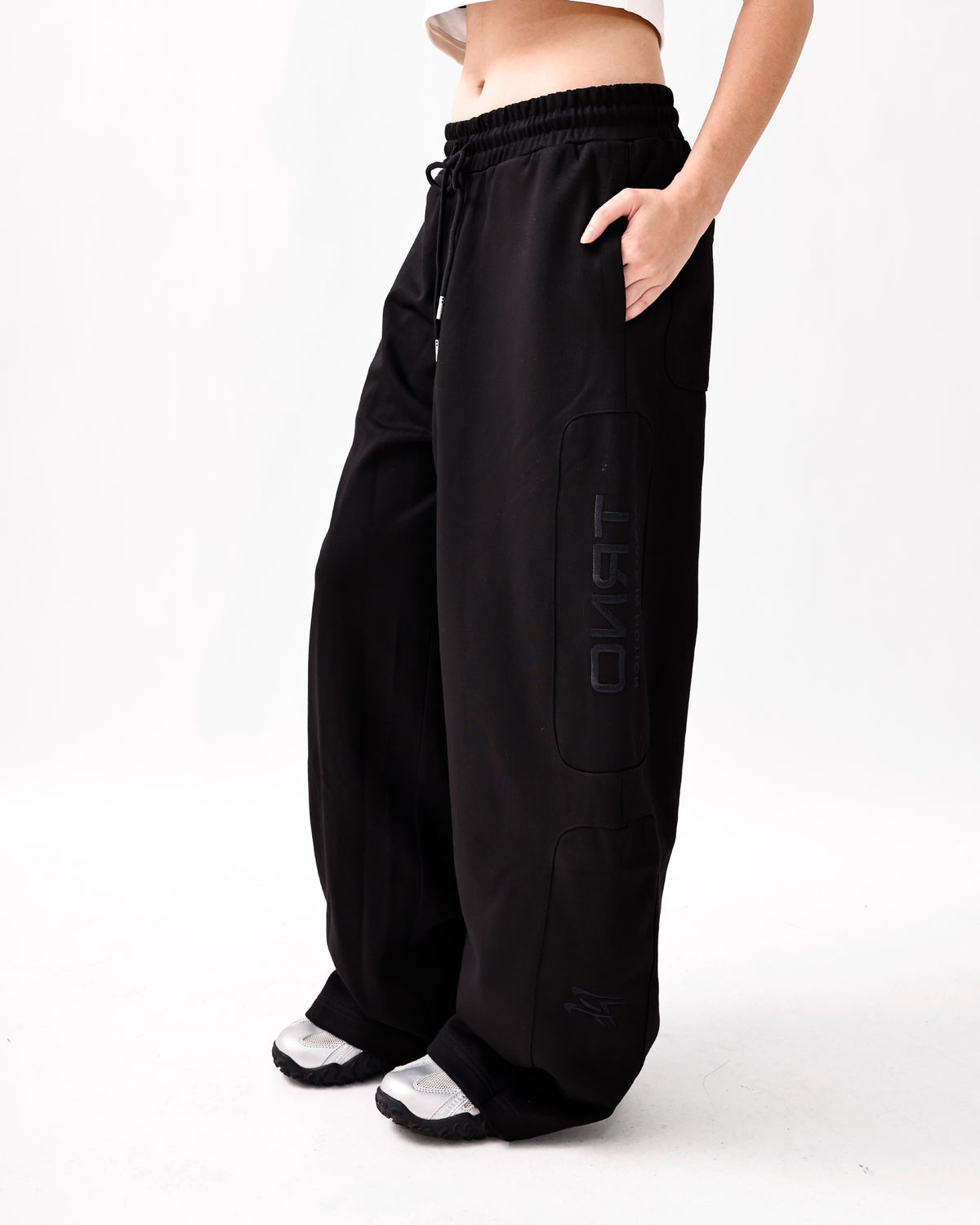 DISTRICT SWEATPANTS [BLACK]