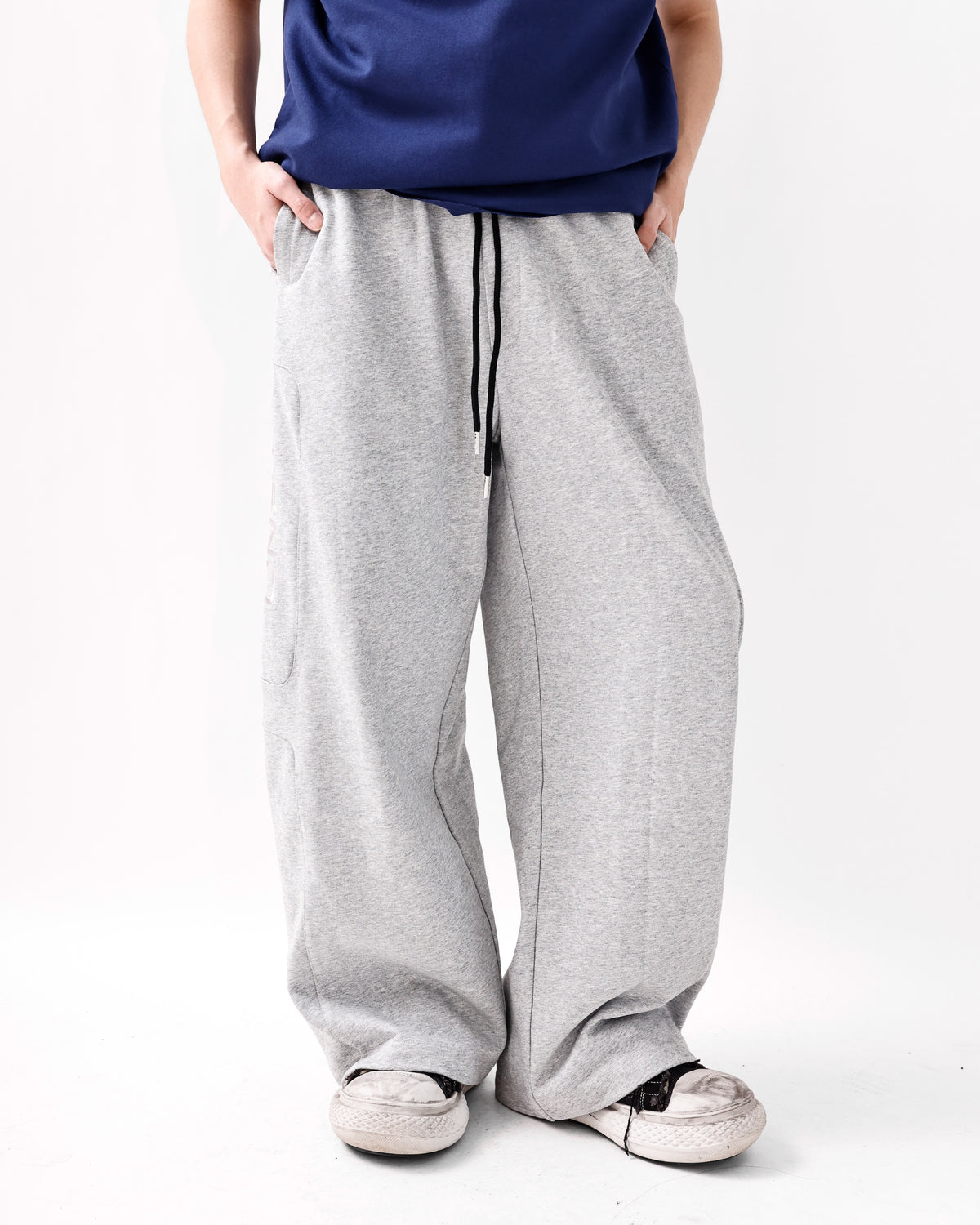 DISTRICT SWEATPANTS [GREY]